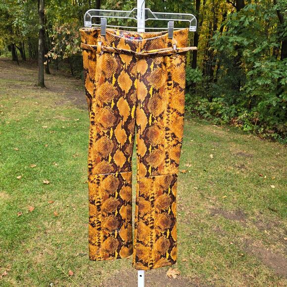 NWT Urban Outfitters Leah Python Pants Gold Black Faux Leather Belted size 0 - Picture 1 of 15